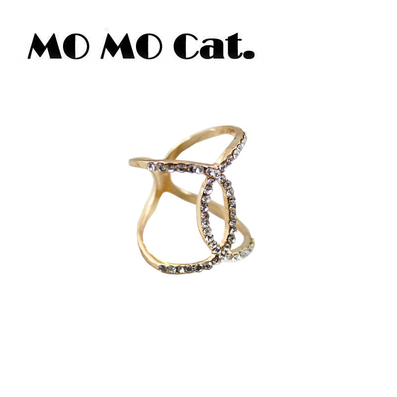 Women's ring with sparklig stones